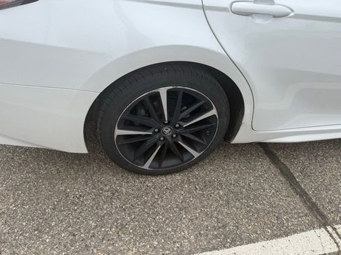 Used 2018 Toyota Camry XSE image 4