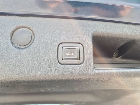 Used 2020 Chevrolet Equinox Premier FWD image 12