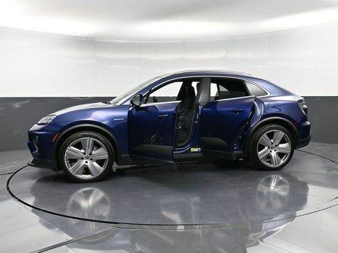 Certified 2024 Porsche Macan 4 Electric image 40