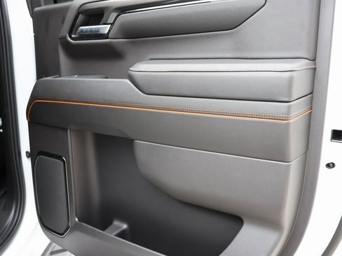 Used 2024 GMC Sierra 1500 AT4 w/ Technology Package image 11