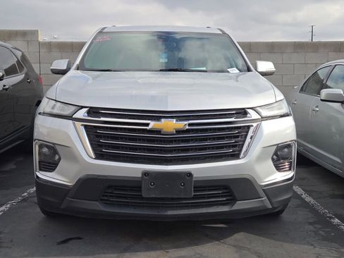 Used 2022 Chevrolet Traverse LT image 2