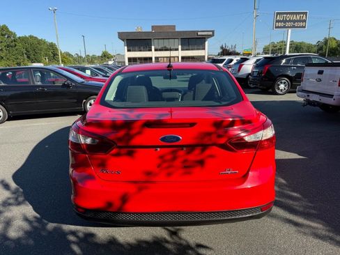 Used 2014 Ford Focus SE FWD image 4