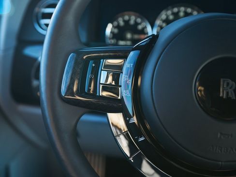 Used 2022 Rolls-Royce Cullinan Black Badge w/ Dark Exterior Package image 58