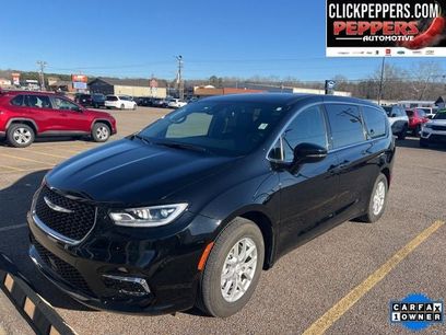 Used 2026 Chrysler Pacifica Select