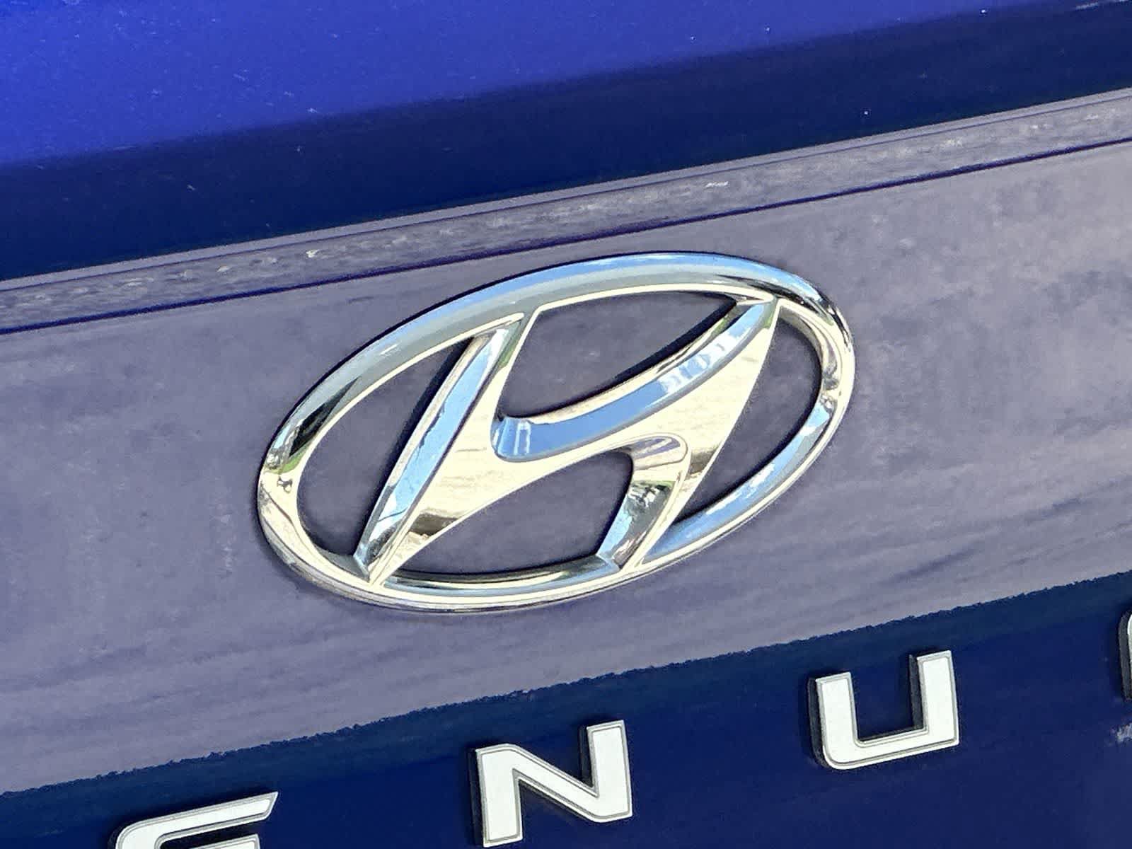 Used 2024 Hyundai Venue Limited FWD image 15