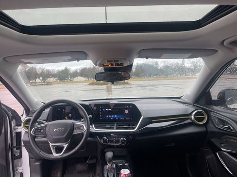 Used 2024 Chevrolet Trax ACTIV w/ Sunroof Package image 13