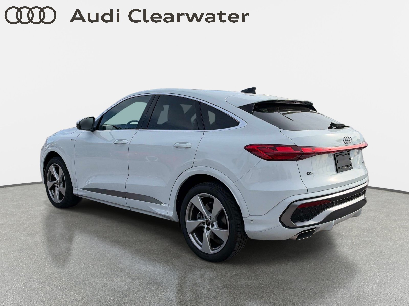 Used 2025 Audi Q5 Prestige AWD/4WD image 2