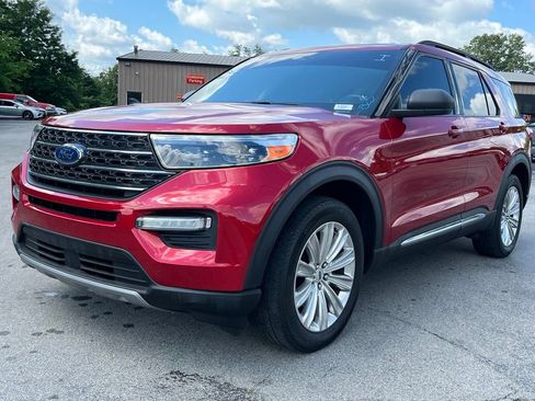 Used 2020 Ford Explorer XLT w/ Equipment Group 202A AWD/4WD image 3