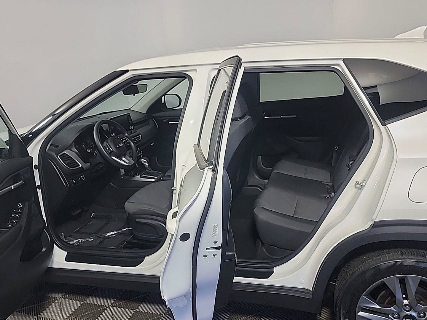 Certified 2023 Kia Seltos LX AWD/4WD image 15