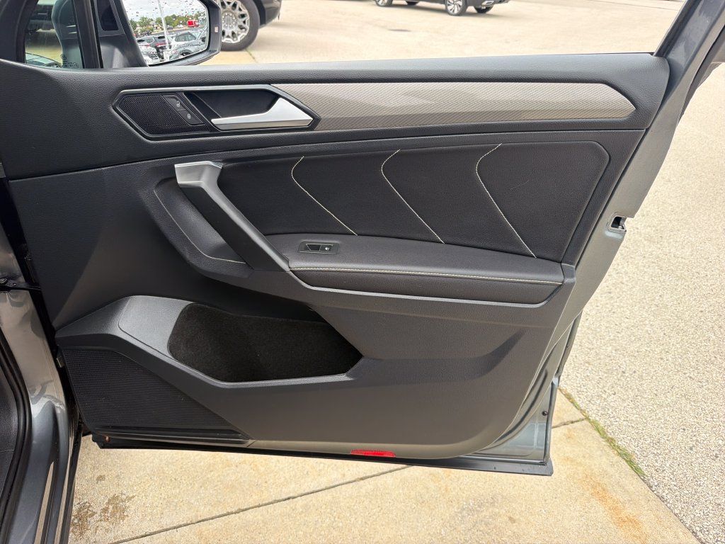 Certified 2023 Volkswagen Tiguan SE FWD image 24