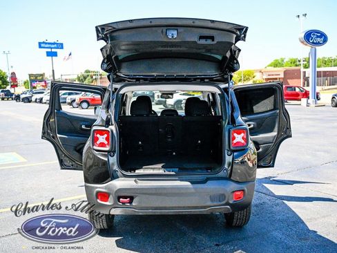 Used 2022 Jeep Renegade Trailhawk image 17