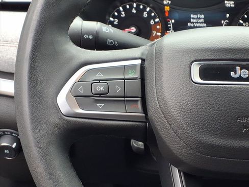 Used 2023 Jeep Compass Latitude image 18