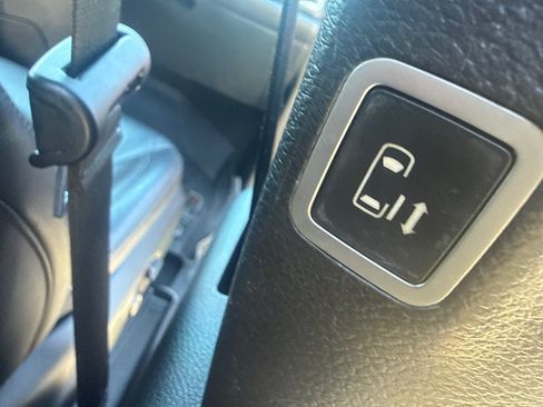 Used 2019 Chrysler Pacifica Touring-L Plus w/ S Appearance Package FWD image 18