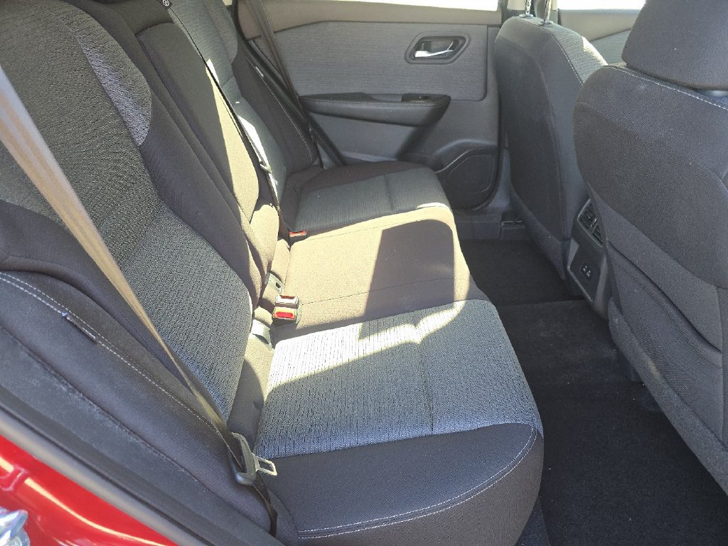 Used 2023 Nissan Rogue SV AWD/4WD image 18