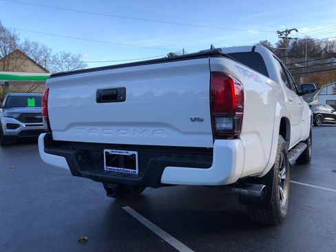 Used 2019 Toyota Tacoma 4x4 Double Cab image 4