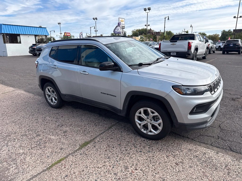 Used 2024 Jeep Compass Latitude AWD/4WD image 6