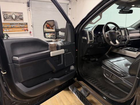 Used 2017 Ford F250 Lariat w/ Lariat Value Package AWD/4WD image 12