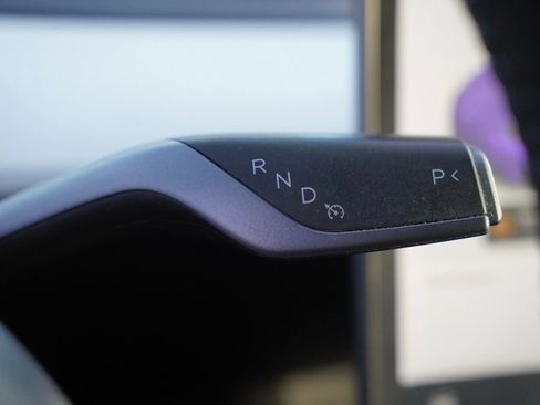 Used 2022 Tesla Model Y Long Range image 12