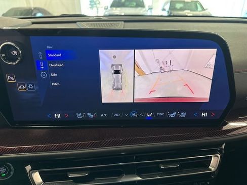 Used 2024 Chevrolet Traverse RS image 18