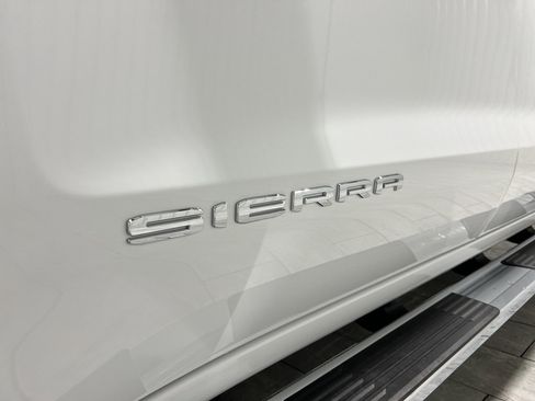 New 2026 GMC Sierra 1500 SLT image 32