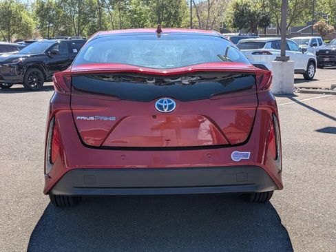 Used 2018 Toyota Prius Prime Advanced image 5