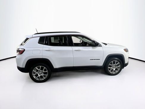 Used 2022 Jeep Compass Latitude AWD/4WD image 4