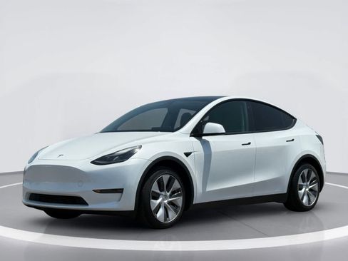 Used 2023 Tesla Model Y Long Range AWD/4WD image 2