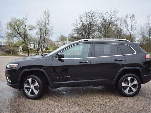 Used 2019 Jeep Cherokee Limited w/ Luxury Group AWD/4WD image 3