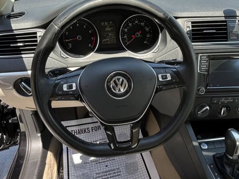 Used 2016 Volkswagen Jetta SE FWD image 16
