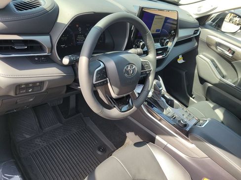 New 2026 Toyota Highlander Limited AWD/4WD image 7