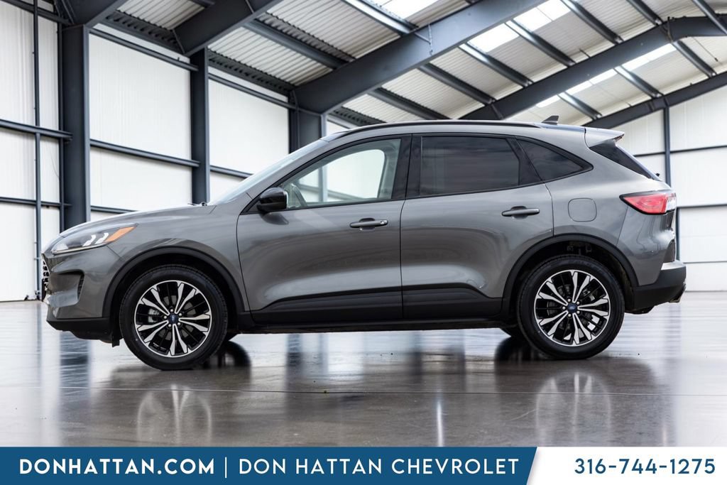 Used 2022 Ford Escape SE w/ SE Sport Appearance Package AWD/4WD image 3