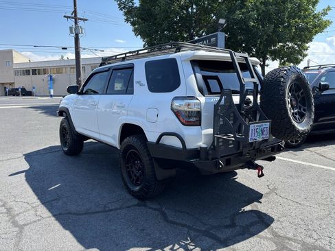 Used 2018 Toyota 4Runner TRD Off-Road AWD/4WD image 3
