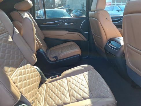 Certified 2023 Cadillac Escalade ESV Sport w/ Touring Package image 41