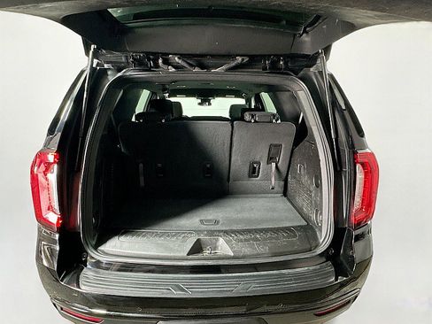 Used 2023 GMC Yukon SLE w/ Gmc Pro Safety Plus Package image 25