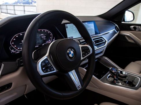 Used 2020 BMW X6 sDrive40i w/ M Sport Package image 16