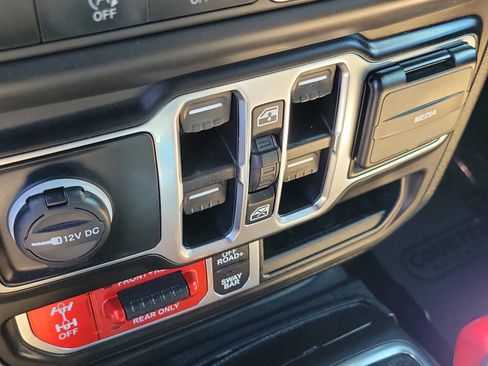 Used 2021 Jeep Wrangler Unlimited Rubicon image 32