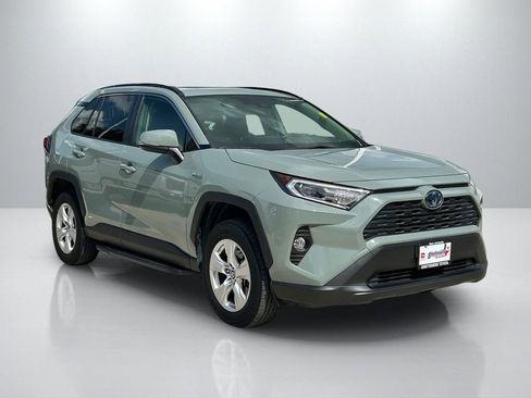 Used 2021 Toyota RAV4 XLE w/ Convenience Package AWD/4WD image 3