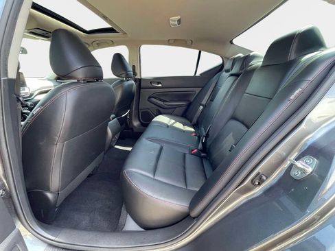 Used 2023 Nissan Altima 2.5 SR w/ SR Premium Package FWD image 11