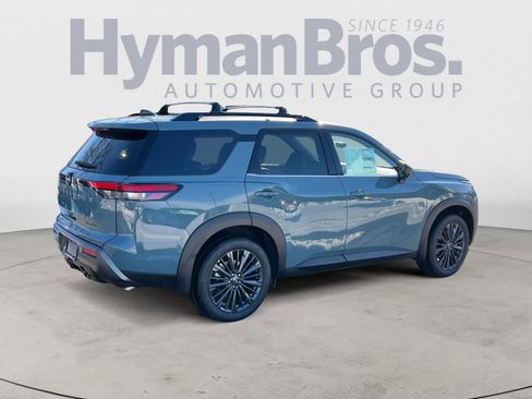 New 2026 Nissan Pathfinder SL image 3