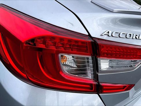 Used 2018 Honda Accord Sport image 28