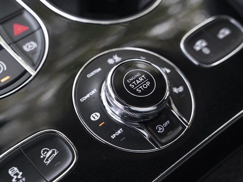 Used 2018 Bentley Bentayga image 35