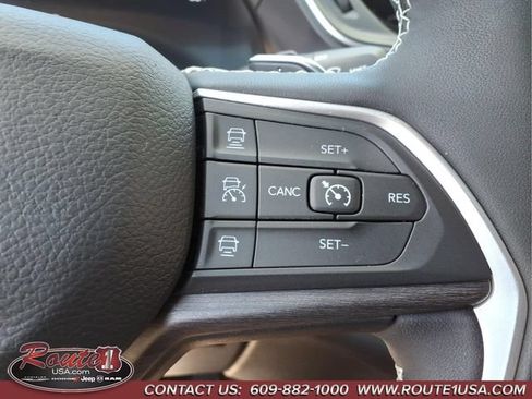 Used 2023 Jeep Grand Cherokee L Limited w/ Black Appearance Package AWD/4WD image 31
