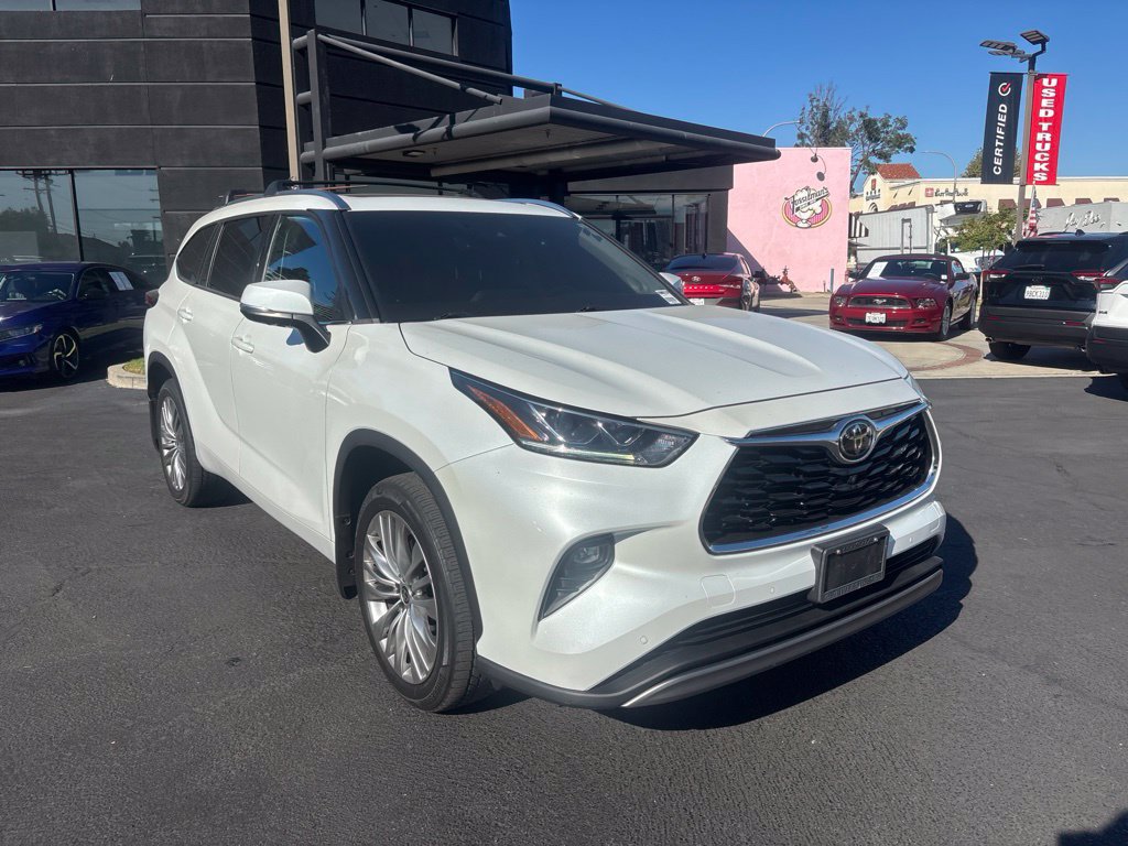 Used 2022 Toyota Highlander Platinum AWD/4WD image 2
