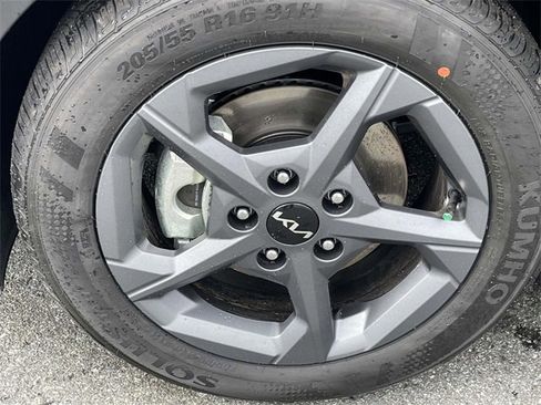 New 2025 Kia K4 LXS image 9