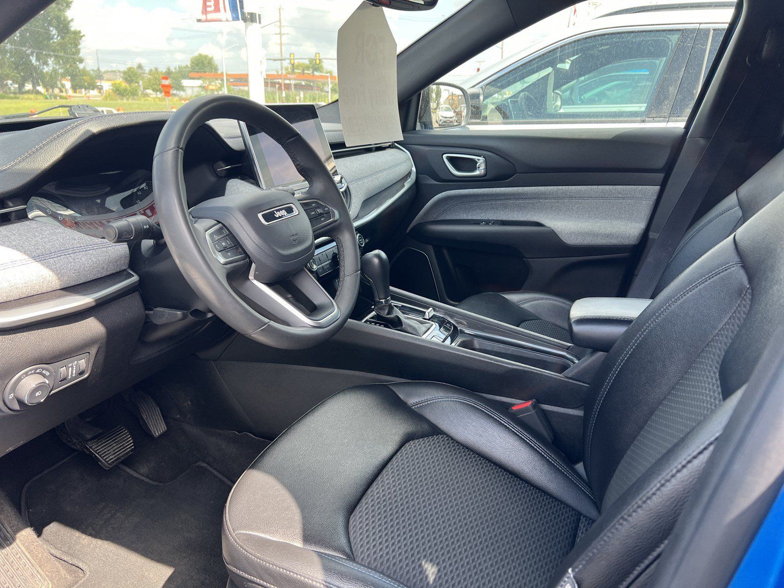 Used 2024 Jeep Compass Latitude AWD/4WD image 12