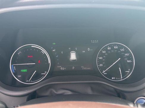 Used 2022 Toyota Sienna Platinum image 3