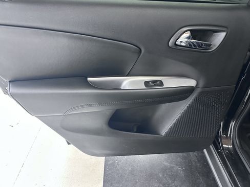Used 2019 Dodge Journey SE FWD image 27