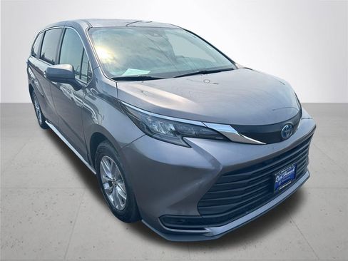Certified 2024 Toyota Sienna LE FWD image 6