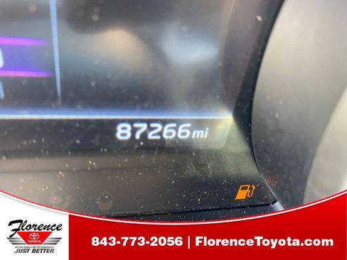 Used 2023 Kia Carnival LX FWD image 5