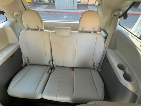 Used 2014 Toyota Sienna XLE FWD image 15